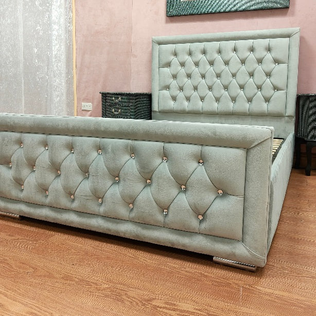 The Hampton - Silver Plush Velvet Bed